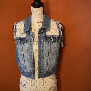 Rue21 Cropped  raw hemmed sleeveless Jean Jacket crochet lace detail Medium